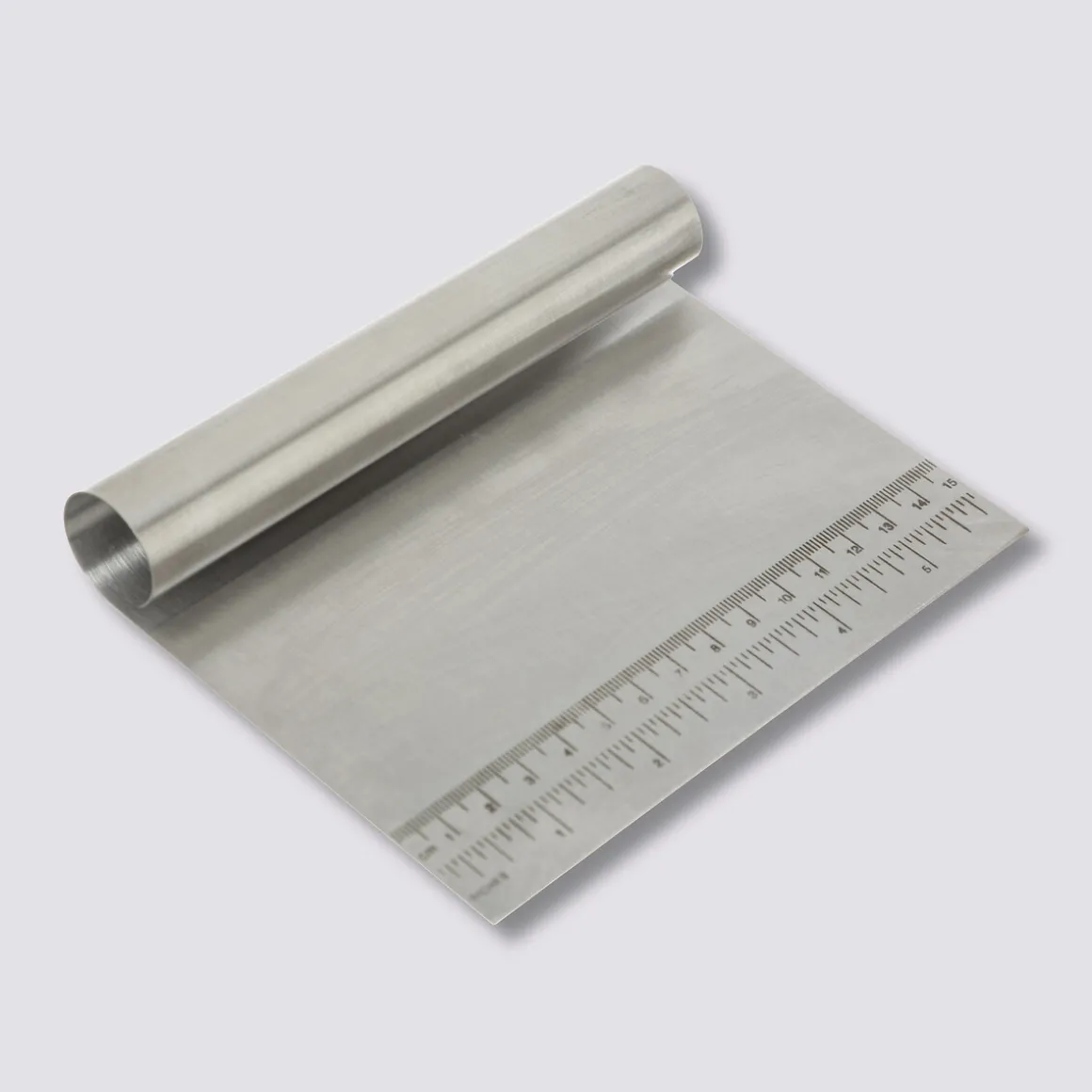 Coupe-pâte avec graduations, inox