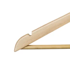 Lot de 32 cintres en bois