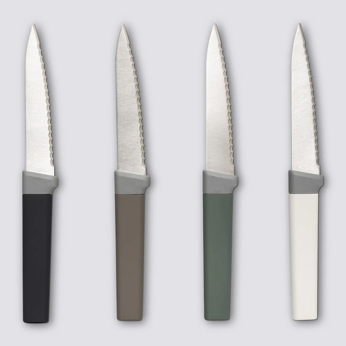 Lot de 4 couteaux à steak manche antidérapant