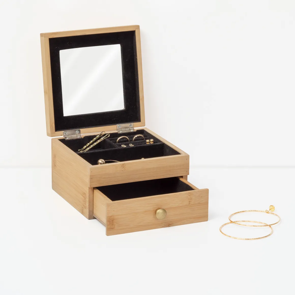 Petite boîte à bijoux avec miroir
