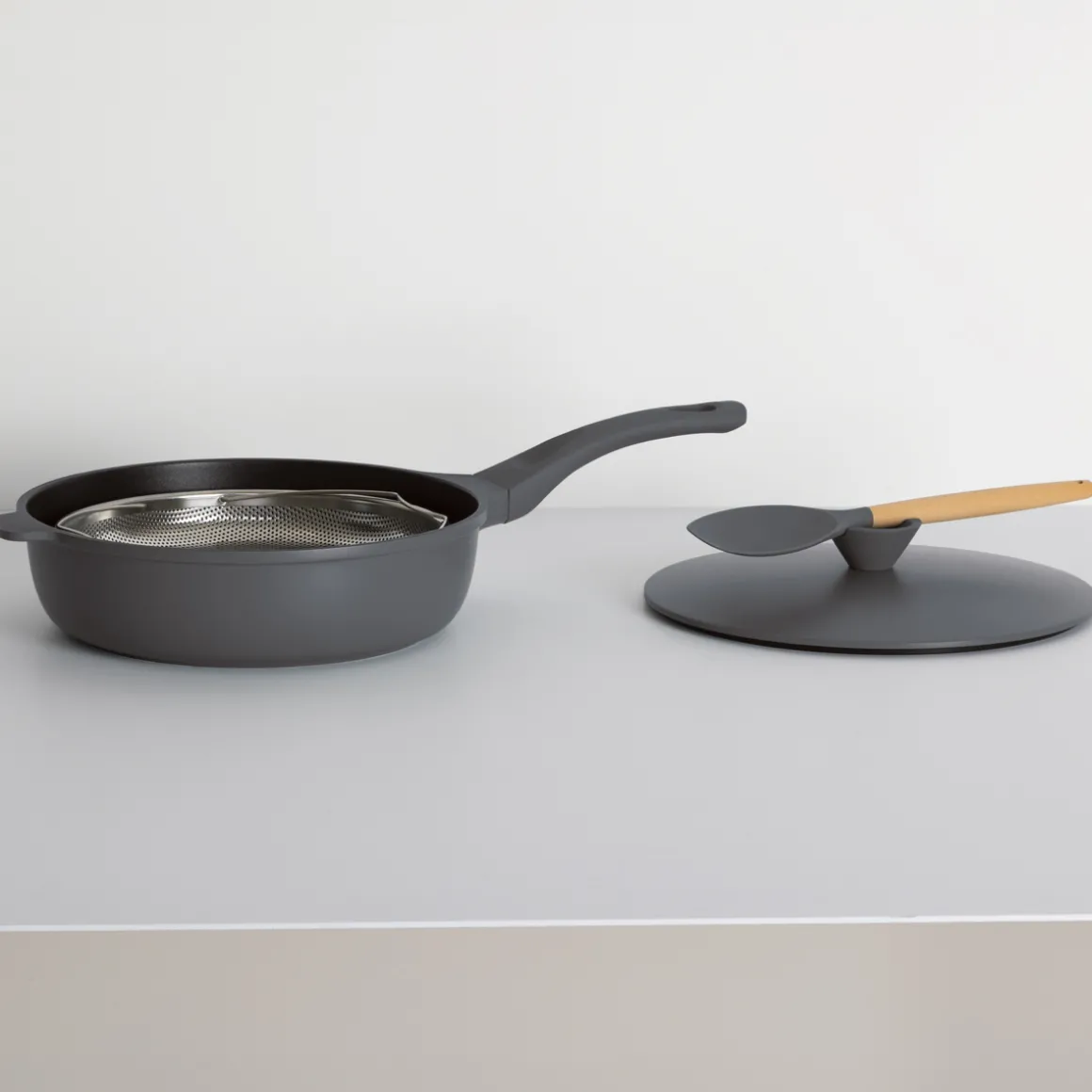 Sauteuse fonte d'aluminium gris, 28cm